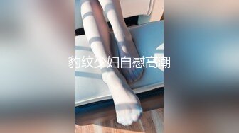 萝莉小美女在家玩手铐女警道具自慰