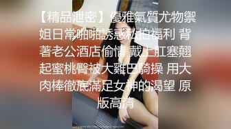  黑皮衣大奶美女吃鸡啪啪 被大肉棒无套输出猛怼 啪啪作响 逼都被你撑满满的