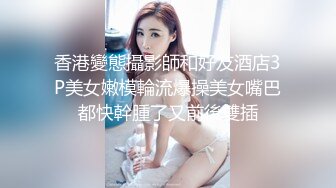 无套爆草丰乳肥臀的小少妇，一边插着假肉棒一边吃真肉棒淫荡的不行