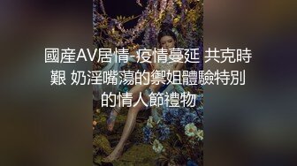 一头红发眼镜美女，抬起大长腿站立操，插的水声哗哗，边打电话边被操，美女太骚了