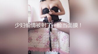 -性感牛仔美艳少妇被金舌头舔爽了  直接钻进逼逼里狂撩淫水