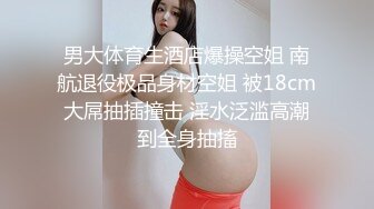 丝袜高跟露脸风骚御姐少妇镜头前让狼友调教玩弄，听指挥揉奶玩逼自己舔逼，道具抽插骚穴高潮冒白浆精彩刺激