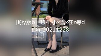 【新片速遞】  洗澡偷拍老婆的闺蜜来家里玩留宿过夜在浴室提前放好设备偷拍❤️她洗澡结婚十多年了这身材保养得不错