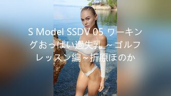  漂亮眼镜美眉 被大肉棒无套输出 从卫生间操到房间 骚叫不停 表情舒坦