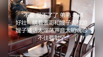 【街拍CD】 鞋店偷拍，超美短发萝莉萌妹，拼了命也想偷拍别人葡萄，女的看鞋不停地弯腰低头，领口很大！