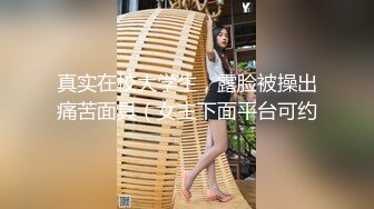 金发苗条骚女【奶油甜心】黑丝舔足自摸道具自慰，舔弄振动棒掰穴扣逼，很是诱惑喜欢不要错过