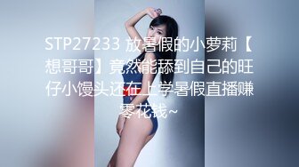 笑起来甜美黑裙嫩妹，脱下裤子让妹子口，扶着屌插入骑乘猛操打桩机