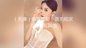 小县城上帝视角偷拍多位年轻美女的小嫩鲍 多个妹子盯着镜头看 (1)