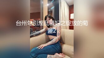 商城尾随碎花裙肥臀短发小骚妹,粉蕾丝内一侧漏毛前面透视黑森林