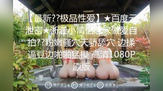 温柔小女友外表清纯却很骚，很认真的吸蛋舔屌