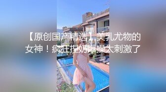 户外少妇勾引路人：怕什么呀帅哥，有人更刺激，他们看到了邀请一起来操我