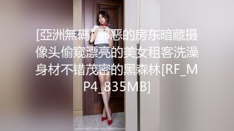 黑客破解偷拍 上了年纪中年妇女性欲还那么旺盛 一边看小黄片一边用按摩棒自慰