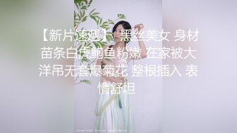 褕情在家看娃的大奶少妇,孩子爬爬垫上激战,第壹视角抽送代入感超强,奶子乱抖