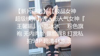 少妇太饥渴了，小女儿还在旁边就勾引情妇做爱