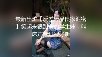 《极品CP魔手外购》商场女厕近景镜头先拍脸再拍逼，各种年轻美女小姐姐小少妇方便，大屁股潮妹透明内裤简直太骚了 (3)