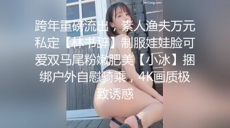 大哥太牛逼了，明目张胆的偷拍女厕都被几个漂亮女生发现，居然还发出淫荡的笑声