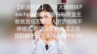 -网红脸美女和男友到乡下花生地里露天啪啪,旁边还个老头在干农活