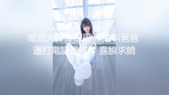 尾随妹子进女厕偷窥为了拍脸被眼镜美女发现了仔细观摩好一会儿，幸好没有喊人！