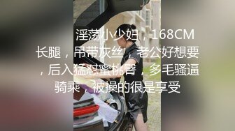 全景偷拍绿衣美少妇拉屎