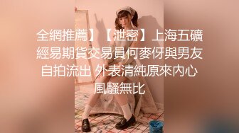 黑丝大奶伪娘 喂小奶狗吃仙棒 爆菊花 插的小奶狗哼哈不停