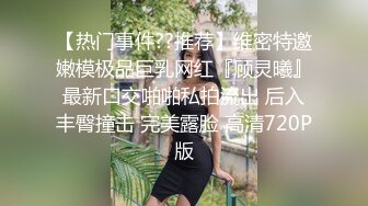   清纯小妖女露脸白丝诱惑跟小哥哥激情啪啪大秀，让小哥舔逼样子好骚