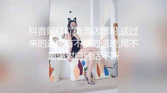   绿帽淫妻性爱狂老公在前面开车 淫妻在后座被单男无套猛操 危险期骑乘内射 中文字幕解说超刺激