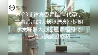  熟女阿姨偷情老外 又舔又亲 被无套输出 完事还送阿姨一条裙子 非常开心