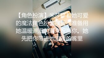  【奶丸69】，三男一女，00后的世界真疯狂，户外车震，黑丝，人工白虎粉穴，69舔穴，轮插内射，真精彩