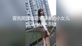 骚货少妇夹着肛塞就下楼了，站在自家车前还有点害羞，‘小母狗,撅起屁股来’,‘这样不好吧’，乖乖翘起白花花屁股,欢迎来约！