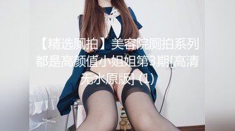 蓝发美女狗式的姿势请求男子给她激情抽插伺候