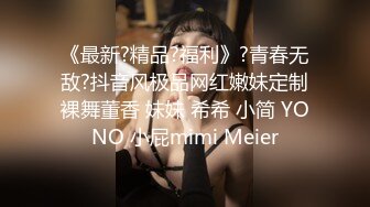  小骚逼露脸洗干净了伺候小哥哥诱惑狼友，舔鸡巴的样子好骚吸蛋蛋，深喉抽插