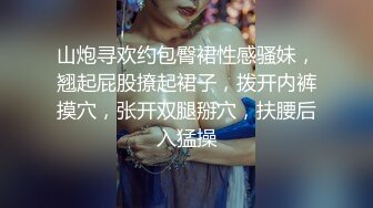 邻家妹妹清纯小妹，年龄不大还挺骚，撩起衣服扭动屁股，掰开小穴洞洞很紧