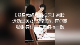   帅小伙约操长发飘飘清纯兼职美女，笑起来甜美乖巧，脱掉衣服白嫩美乳