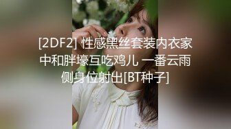 兩大哥輪番爆艹剛從村裏來的黃毛妹子，壹頓輸出，幹得妹子小B疼，下樓叉開腿