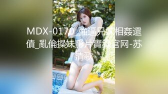 科技园女厕破洞牛仔棕高跟短发美妞,肥嫩的微毛长穴缝磨起来特爽