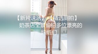 YM漫展抄底,两个穿公主裙小美妞❤️光洁屁股沟和窄内湿痕真想摸摸