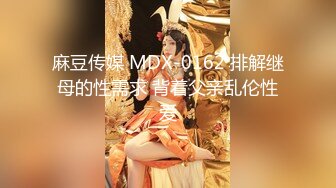 风情万种的徐娘少妇，满满韵味，镂空碎花淑女气质包臀连衣裙搭配黑丝，肏逼好爽呀，喷射美足上，少妇虽然生气却笑开了嘴！