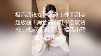 夫妻交换群聚会 两对夫妻约草淫乱4P还一边拍照留念