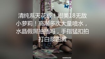 妈妈光着屁屁正准备洗澡