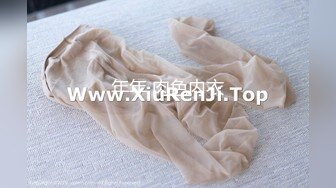   眼镜熟女妈妈 看到有年轻鸡鸡操笑的多开心 主动往稀毛逼里插 无套啪啪 射了一肚皮