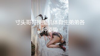   白丝情趣娇小可爱的嫩女友全程露脸在床上被小哥无套抽插，多体位蹂躏好不刺激