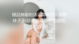 会勾人的小妖精，黑丝高跟诱惑，撩骚互动狼友淫声荡语不断，揉奶玩逼舔弄假鸡巴，道具抽插自己抠，呻吟可射