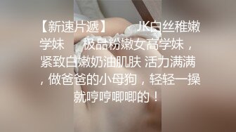 申精黑丝情趣内衣的蜜桃臀少妇