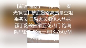 很敞亮的小妞，让大哥吃奶玩逼，淫语调教口交大鸡巴，无套爆草，各种体位干的骚穴冒白浆，呻吟可射精彩不断