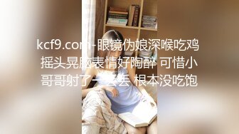   集体宿舍撩骚，几个轻熟女被拉下海直播赚外快，揉奶玩逼淫声荡语不断，吃奶剪逼毛