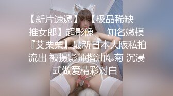 睛清纯女孩手机看小电影忍不住摸下体回到房间拿出男友鸡巴深喉做爱啪啪