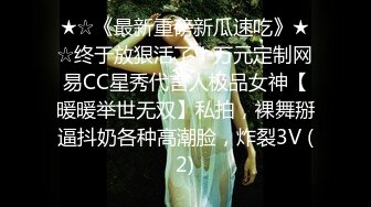 18双马尾超嫩清纯萝莉萌妹子露脸大尺度秀，特写手指扣穴搞得很湿，假屌进出抽插娇喘，喜欢手指扣的更爽