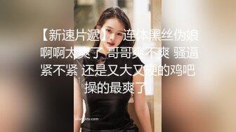  客厅的淫乱，双女群战被操的语无伦次，女上位换个姿势享受场面淫乱