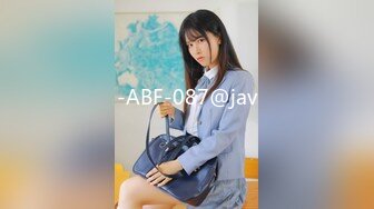 【新片速遞 】 2023-5-4【7哥探花】新人胖哥操骚熟女，扒掉裤子吃屌，骑乘位上下猛砸，张开双腿一顿输出，搞舒服了