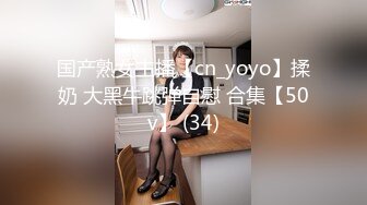 《极品CP魔手外购》潜入女厕赤裸裸拍脸拍逼各种美女小姐姐方便~有惊喜小妹子看黄片疯狂紫薇这手法没少自己玩 (3)